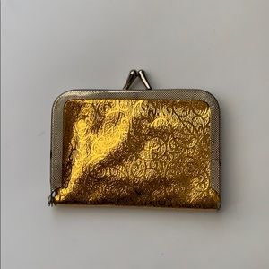 Vintage kiss clasp sewing kit